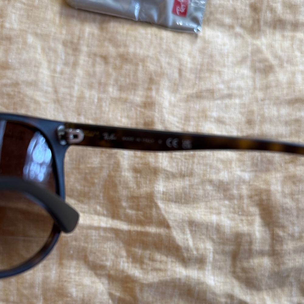 Ray-Ban Brown Gradient Lens Sunglasses with Black Case - Picture 8 of 16